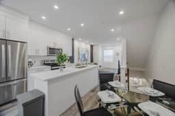 Free Parking, Pet Friendly, 3 BDR, Prime Location - Image 2