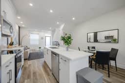 Free Parking, Pet Friendly, 3 BDR, Prime Location - Image 3