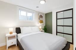 Pet Friendly, 3 Queen Beds, Close to DT - Image 4