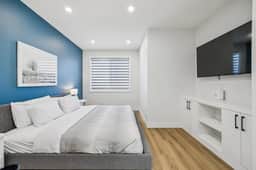 Ultimate Group Stay, 3 King Beds, 2 Suites - Image 5