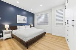 Up+Down Suites, 2 Kitchens, 3 King Beds, Garage - Image 5