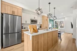 Rooftop + Garage | 3 Private Ensuites, 2 King Beds - Image 3