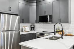 Steps to Transit • Bright Kitchen • Parks & Shops - Image 3