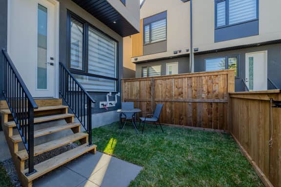 Fenced Yard, Free Parking, 2 King Beds with AC - Image 5