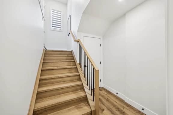 Luxury Lower Suite, 9 Ft Ceiling, Full Kitchen - Image 5