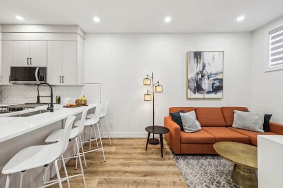 Ultimate Group Stay, 3 King Beds, 2 Suites - Image 4