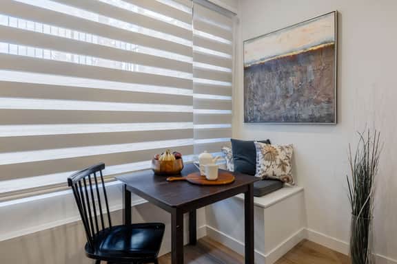 Natural Light, Big Windows, Studio w/ AC - Image 2