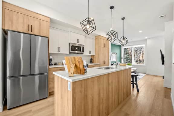 Rooftop + Garage | 3 Private Ensuites, 2 King Beds - Image 3