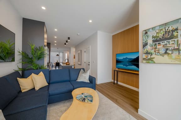 Fenced Yard, Free Parking, 2 King Beds with AC - Image 1