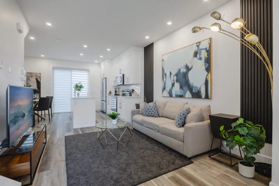 Free Parking, Pet Friendly, 3 BDR, Prime Location - Image 1