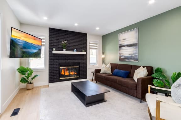 Pet Friendly 4BDR w/ Main Floor office/Bed - Image 1